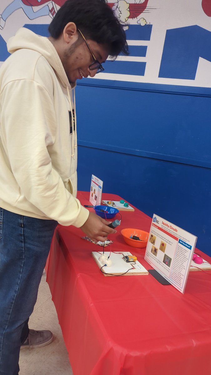 No age limit to having fun and learning! <a href="/RuckerHISD/">Rucker Elementary</a>  <a href="/cmhouston/">Children's Museum Houston</a>