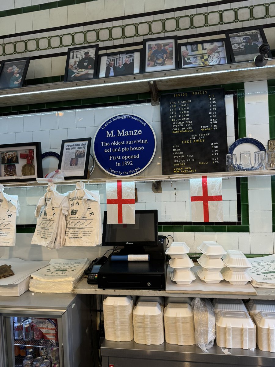 ChrisCM1970's tweet photo. @CharlieM_OBE Got to be Manze’s Charlie, was there recently, food of the Gods - although I overdid it with the 2+3 at lunchtime 😂 https://t.co/Df06dSEAH8