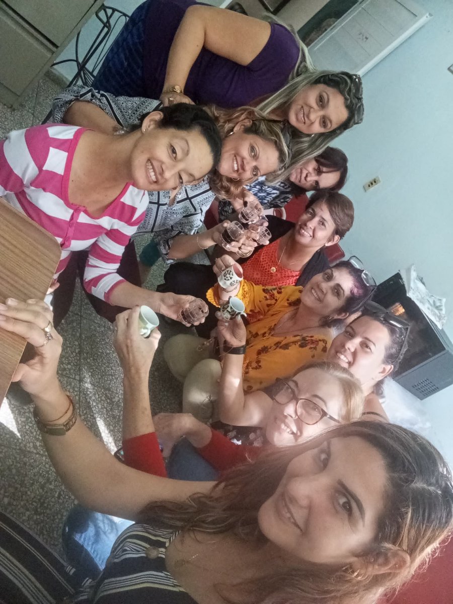 EUclv's tweet photo. En #FEI @UCLVCU se realizan diversas actividades en la jornada del educador, reconociendo los resultados de nuestros trabajadores este año @AleidaSuar2513 @CasdeloNeibys @JMC_Cubano @liennygp @YunierValeriano el compromiso es seguir unidos y avanzando https://t.co/6SvzKj1Toz