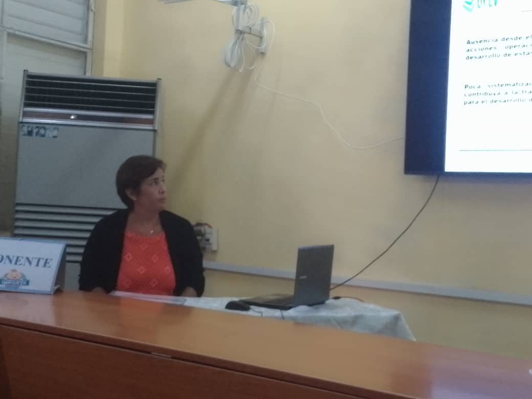 EUclv's tweet photo. En #FEI @UCLVCU se realizan diversas actividades en la jornada del educador, reconociendo los resultados de nuestros trabajadores este año @AleidaSuar2513 @CasdeloNeibys @JMC_Cubano @liennygp @YunierValeriano el compromiso es seguir unidos y avanzando https://t.co/6SvzKj1Toz