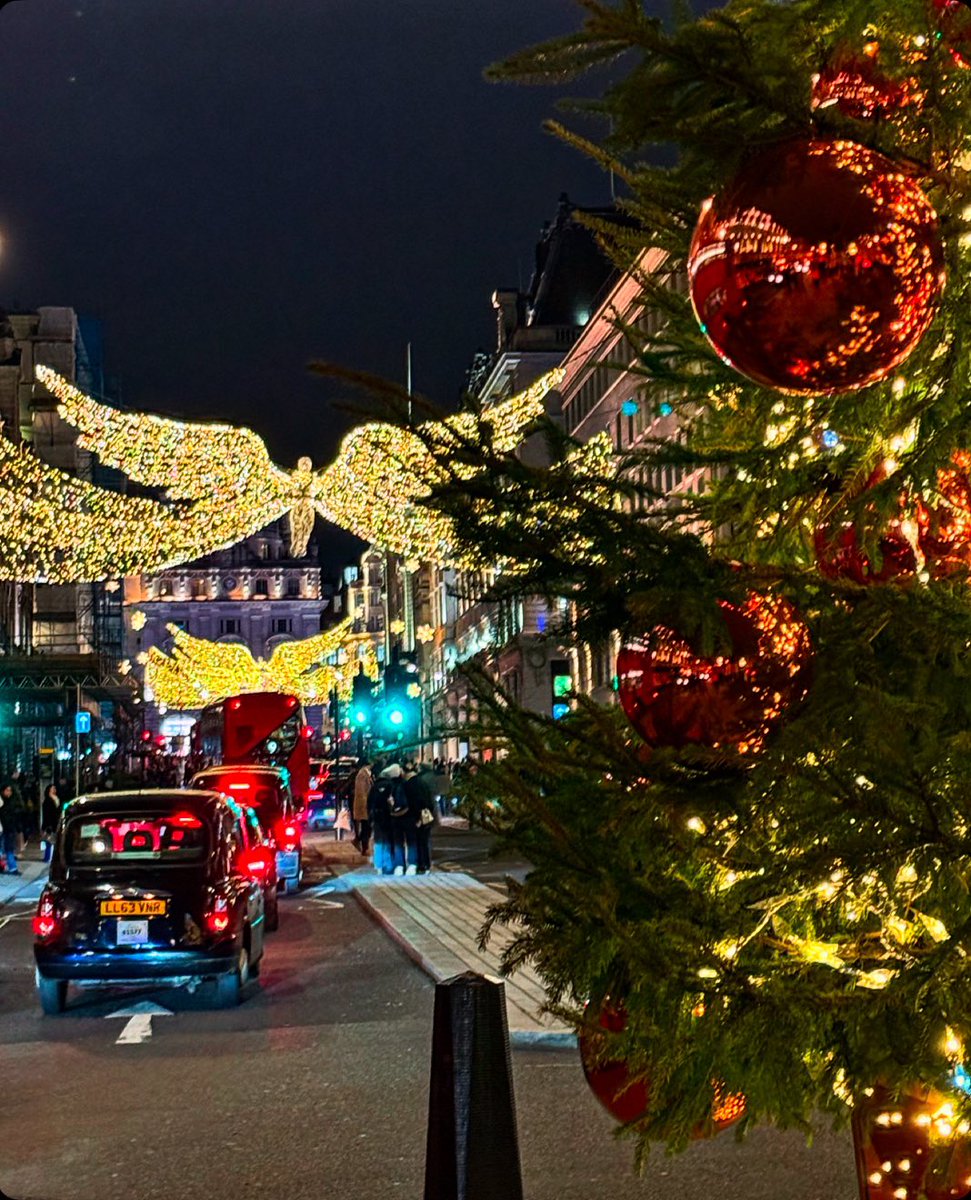 monty772011's tweet photo. Waterloo Place, London, this evening. #WaterlooPlace #London #Christmas https://t.co/QI0G9JJ3BN