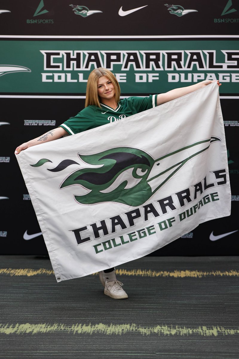 🚨SIGNED!!🖋️👋🏻 <a href="/SummerSilks77/">Summer Silks</a> 
 
Thankful for: mom for training me to be the athlete I am today 🫶🏻
Pregame Superstition:  2 braids in hair 💁🏼‍♀️
Favorite Athlete: Simone Biles 🤸‍♀️
Advice to future athletes: “Listen to your body and take care of it.”

From then➡️now 🥎

#gochaps 💚