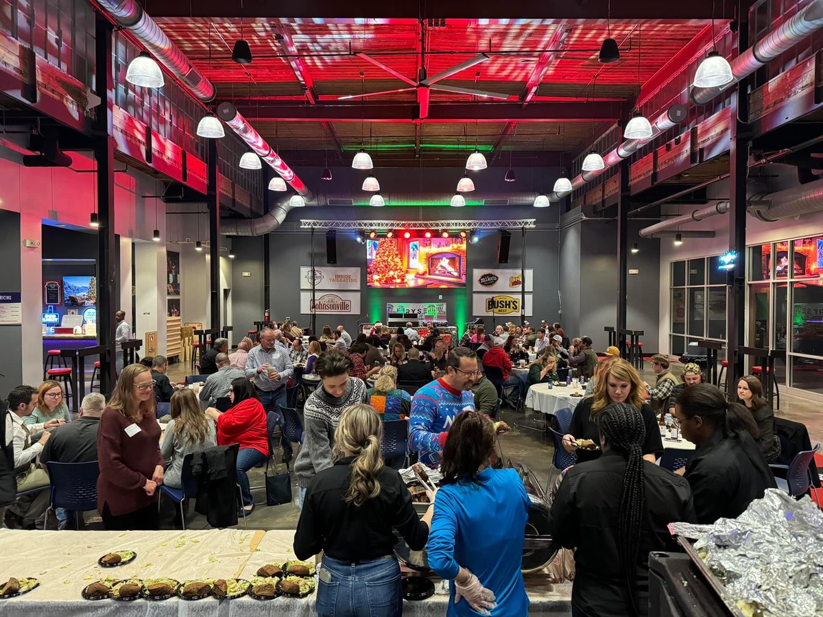 It’s not too late to book your holiday event with us! 🎄

Learn more &amp; book your event now ⬇️
iplayacl.co/HQ-parties