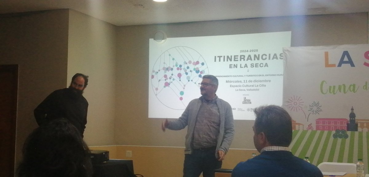 Mañana productiva de reflexión: ruralidad, cultura, identidad, emprendimiento, vínculos y comunidad con <a href="/AngelAstorqui/">Angel Astorqui</a> y Lucio González <a href="/ortigacolectiva/">laortigacolectiva</a> y Ángel Herrero Enhorabuena a <a href="/oscarranlo/">oscarranlo 🌾</a> y <a href="/crisherta/">Cristina Hernández</a> por organizarlo! <a href="/RutaVinoVerdejo/">La Seca Cultura y Turismo</a> #ItineranciasEnLaSeca