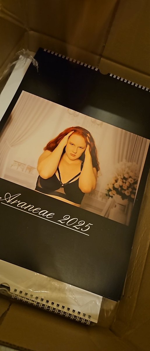 Buy my calendar 
It's bloody HOTT!!
araneae.co.uk/shop/a3-aranea…