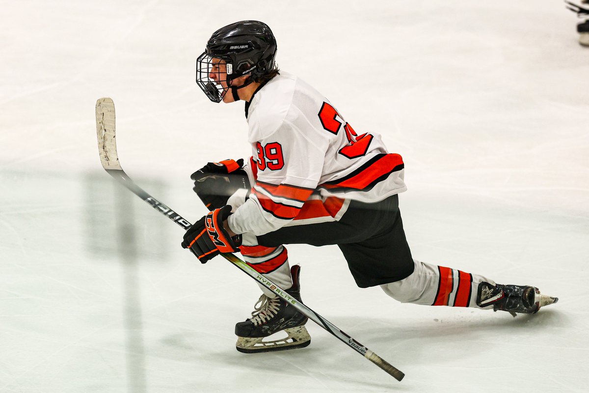 OsseoSports's tweet photo. Osseo JV Hockey with a 4-4 tie vs Irondale. Photos here https://t.co/4dBmtEa2t3.  @osseo_hockey https://t.co/7RuUthzokF