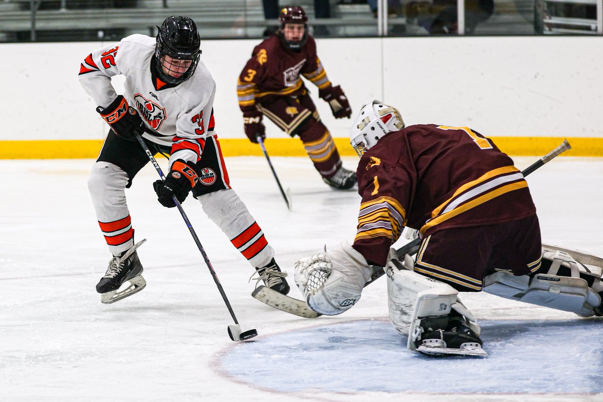 OsseoSports's tweet photo. Osseo JV Hockey with a 4-4 tie vs Irondale. Photos here https://t.co/4dBmtEa2t3.  @osseo_hockey https://t.co/7RuUthzokF