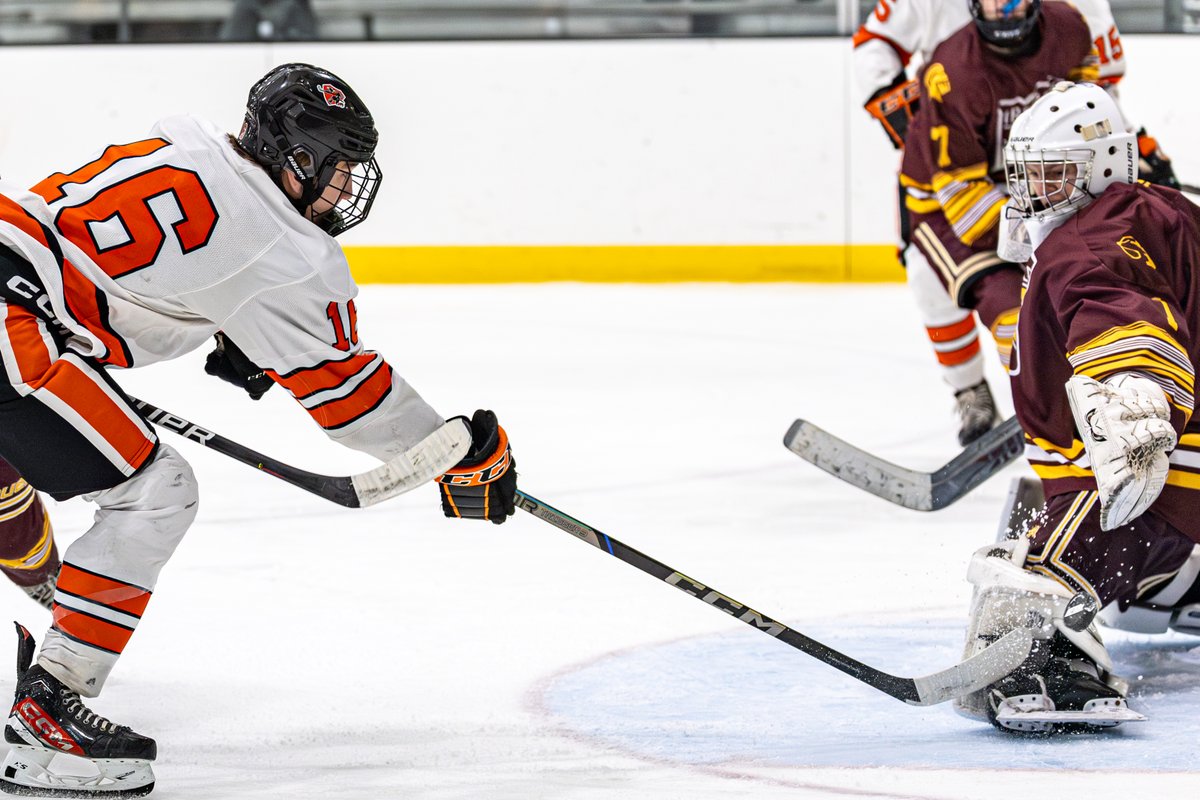 OsseoSports's tweet photo. Osseo JV Hockey with a 4-4 tie vs Irondale. Photos here https://t.co/4dBmtEa2t3.  @osseo_hockey https://t.co/7RuUthzokF