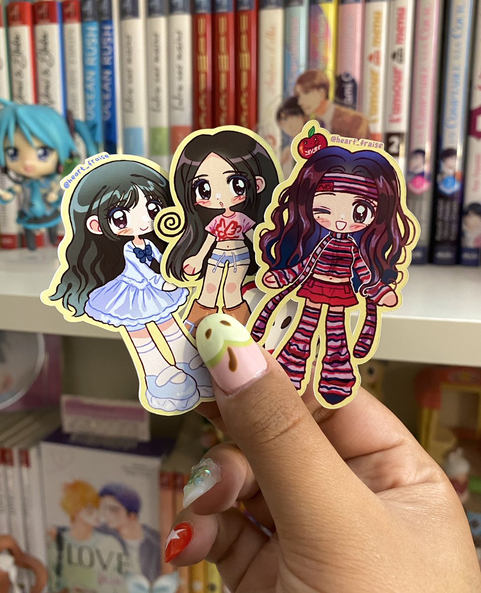 Paris Engdu/Orbits!! 🍏🧃🍎 

I’ll be attending Yves’ (<a href="/Yves___official/">Yves</a>) concert in Paris tomorrow!! ❤️
I’ll be handing out these sticker freebies to people in line so don’t hesitate to come see me if you want one 🫶🏽