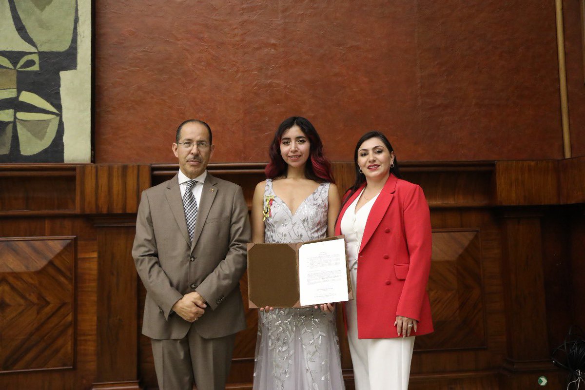 utpl's tweet photo. ¡UTPL Alumni es condecorada a nivel nacional! 🇪🇨👏🏼

🎓Belén Sotomayor Burneo, Alumni de la carrera de Ingeniería Química de la UTPL, recibió la condecoración Matilde Hidalgo de Prócel 🏆, por parte de la @AsambleaEcuador por su destacada trayectoria en investigación y liderazgo a nivel mundial. 🌎🔬

Felicidades a nuestra UTPL Alumni por transformar el mundo con conocimiento y pasión. 💡
