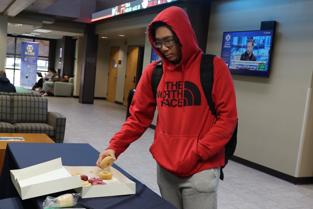 🍩 𝐅𝐮𝐞𝐥 𝐟𝐨𝐫 𝐅𝐢𝐧𝐚𝐥𝐬! 🍩

A big thanks to everyone who stopped by the finance department’s Fun. Focused. Forward. event yesterday! We hope those donuts powered you through your exams. 💪

#UCOBusiness #FunFocusedForward