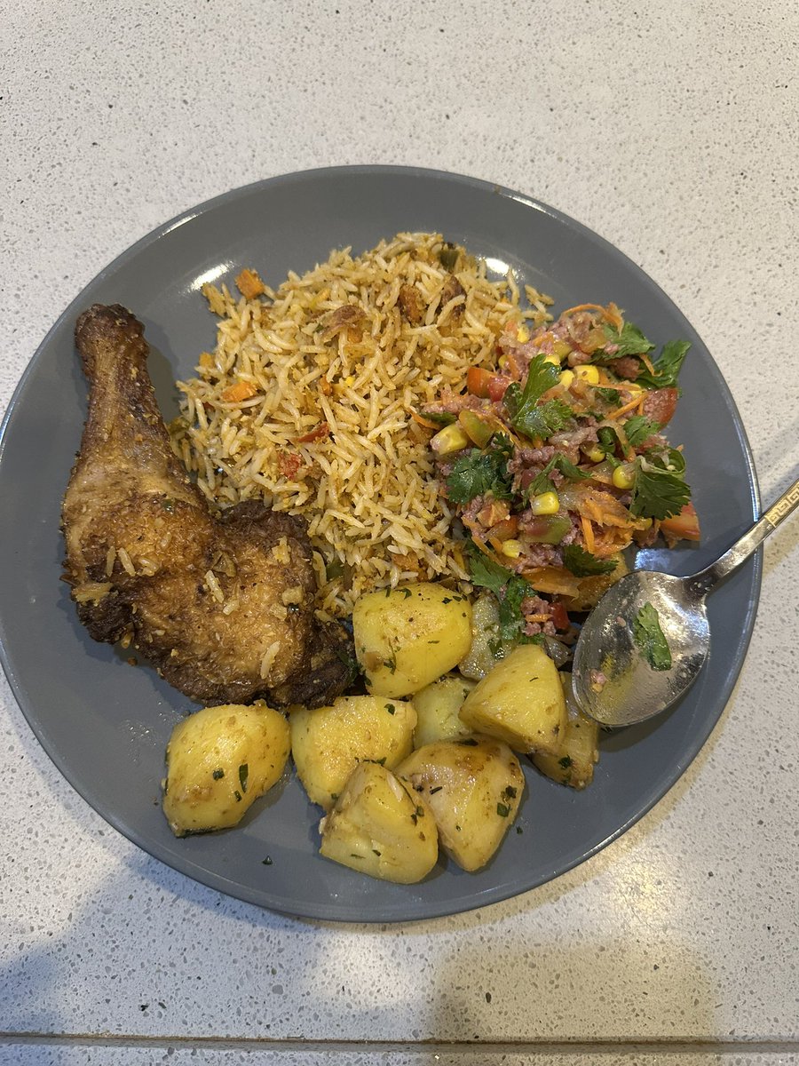 AishaTilde's tweet photo. Gaskiya wanda ya iya ya huta🤭 https://t.co/9M3IBUskG3