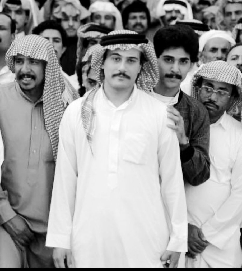 Qhta10ni's tweet photo. احيان ماودّك توايق على المستور 
من خوف لا تفقّد اللي ماتبي فقده https://t.co/5Dp6Y9CKUS