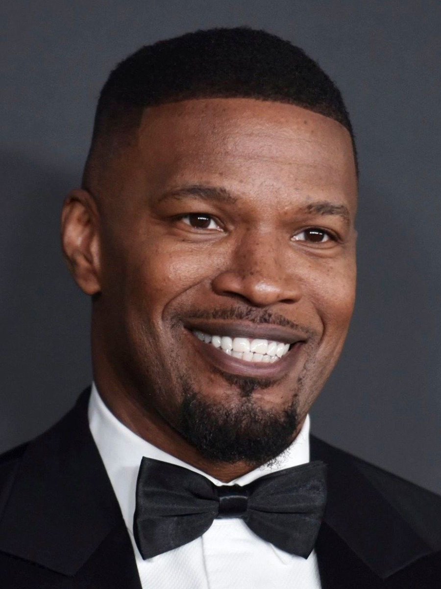distortededges's tweet photo. @NukeVuitton @jiggyjayy2 ATP you letting your personal feelings get in the way bc Jamie has always been fine. I don’t even find MBJ that attractive bc he look like somebody’s cousin fr. https://t.co/9lFTsqQWYi