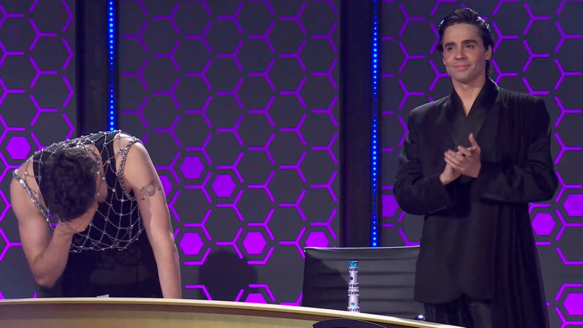 MaskSingerA3's tweet image. Mis dos personalidades escuchando “1989 (Taylor's Version)” de @taylorswift13

Directo ▶️ atres.red/fwula #MaskSingerFinal