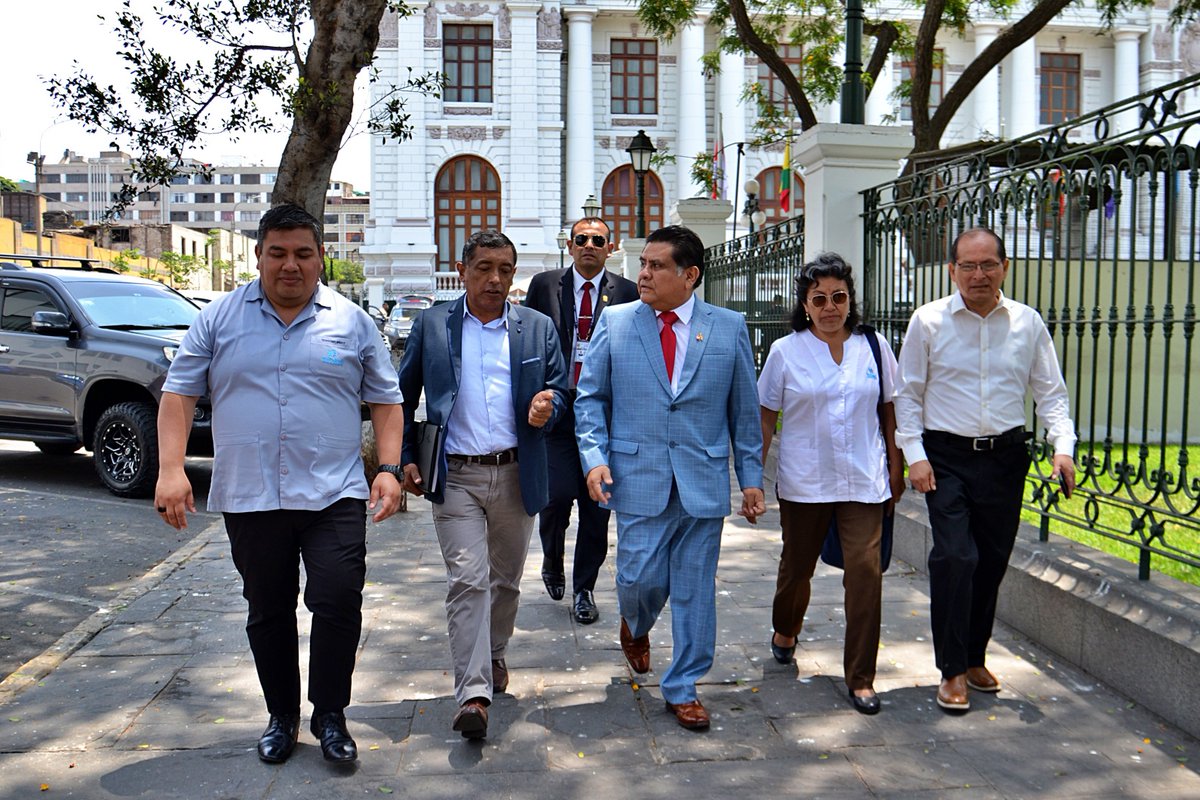 JuanBurgos2021's tweet photo. Esta lucha por la defensa de la AUTONOMÍA e INTANGIBILIDAD de @EsSaludPeru es conjunta, los sindicatos, asegurados y quienes desde el @congresoperu defendemos el mandato constitucional de preservar la Seguridad Social de Salud en el Perú.

¡ESSALUD ES DE LOS ASEGURADOS Y NO DEL GOBIERNO NACIONAL!

cc: @SinatemssPeru @FedCut @sunessessalud @Sinamssop_Of @cgt_peru @CATP_Peru_ @CtpPeru @cutperu @SinesssPeru @presidenciaperu @pcmperu  @SPCM_Peru @ONUPeru @RPPNoticias @elcomercio_peru @canalN_ @soltvcanal @diariocorreo @ExpresoPeru @exitosape @Gestionpe @Agencia_Andina @tromepe @Cuarto_Poder @PanoramaPTV @PuntoFinalOf @CcorrienteW @atv_noticias @Dianasemi @PBOPeru @PBO_Radio @MavilaHuertasC @NicolasLucar @RosanaCuevaM @JaimeChincha @VertizPamela @Limagris @VeroLinaresC @martinhidalgo @paolobenza @NinaSunqu @larepublica_pe @itacamo @OITAndina @DanielMaurateR @MTPE_Peru @Latina_Noticias @AmericaNoticias