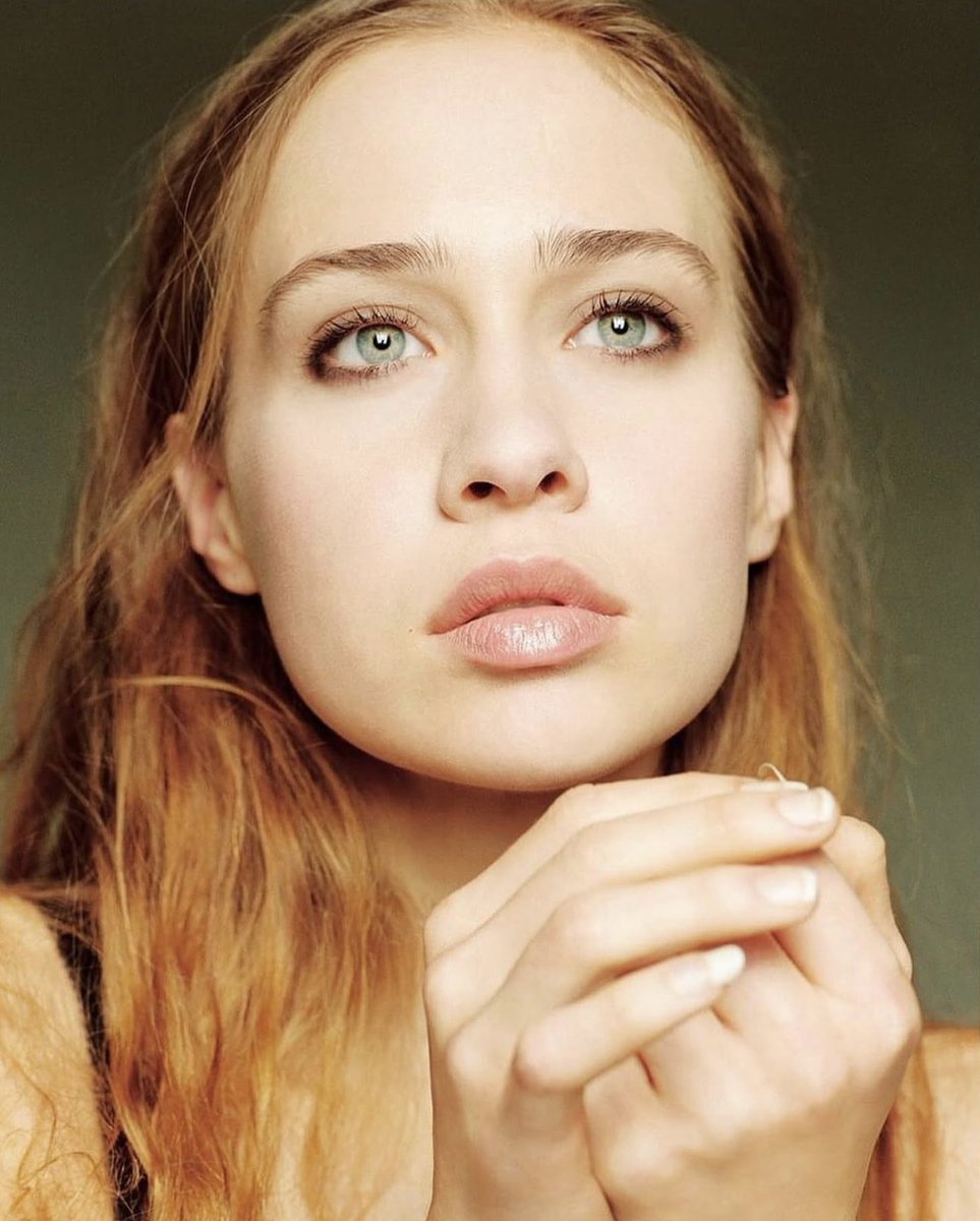tuesdaywood's tweet photo. fiona apple photographed by matthew rolston, 1996 https://t.co/wJBJIuL69K