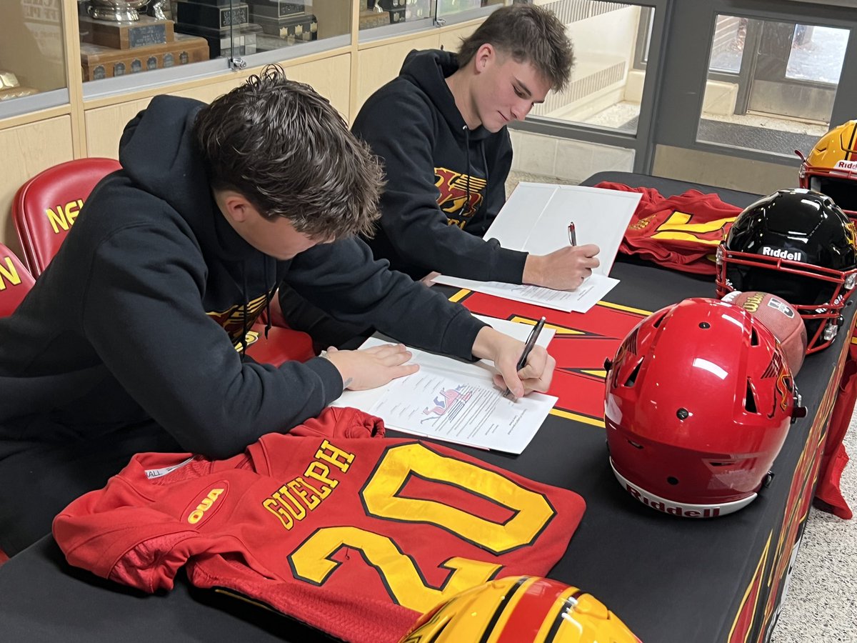 nelsonlordsftbl's tweet photo. Lords QB @zachislip made it official this morning, signing with @GryphonFB 

A huge congratulations to Zach and the entire Islip family.  The Islip family legacy in Red &amp; Gold will be fondly remembered.  Thank You! ❤️💛

#NextLevelLords #Lord4Life #GryphonNation https://t.co/tkFE14fWr2