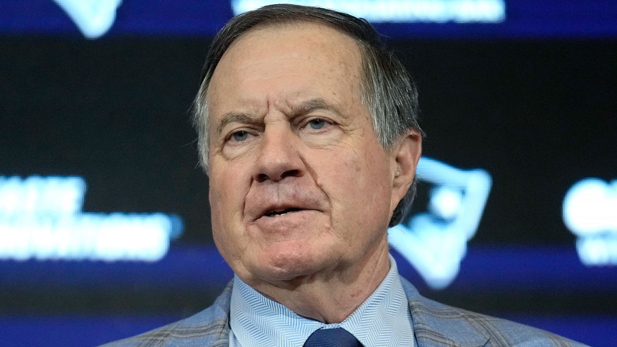 AroundTheNFL's tweet photo. BREAKING: Six-time Super Bowl-winning HC Bill Belichick finalizes deal to become University of North Carolina head coach, per @RapSheet 

https://t.co/KwrCvY2YkC