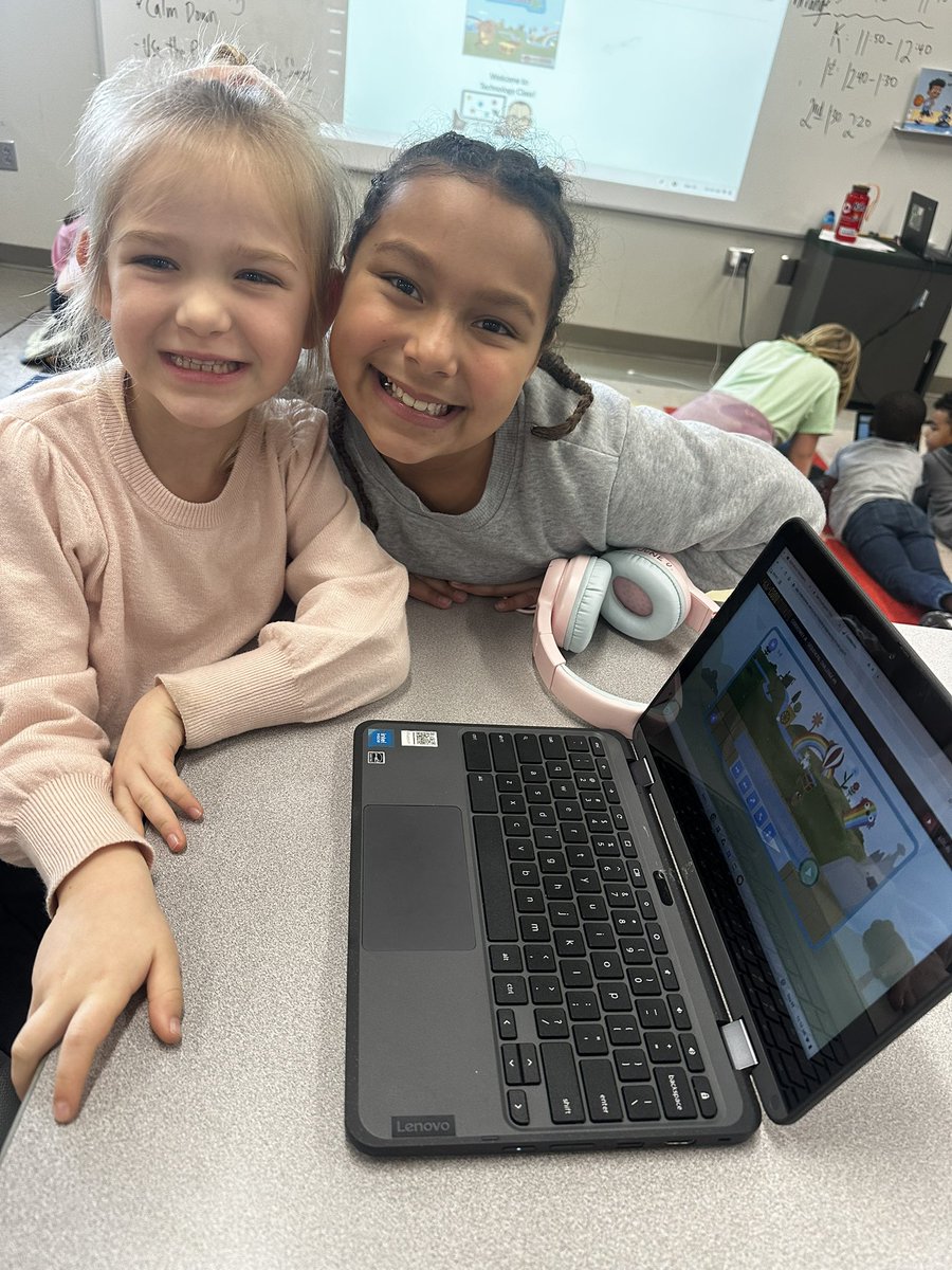 sauslander's tweet image. Hour of Code is better with Book Buddies! At @AllisonvilleES 3rd and Kindergarten book buddies teamed up for a @CodeMonkeySTU activity and 2nd and 4th book buddies made music in the new @codeorg Music Lab! So much fun! @msdwt #CSedWeek #HourOfCode