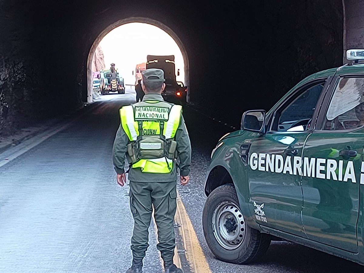 juliocobos's tweet photo. La decisión del gobierno nacional de no realizar obra pública ha impactado negativamente en las rutas nacionales de toda 🇦🇷 y especialmente en las de montaña, que requieren un mantenimiento e intervención casi permanente. https://t.co/BaJAEKN0Oe