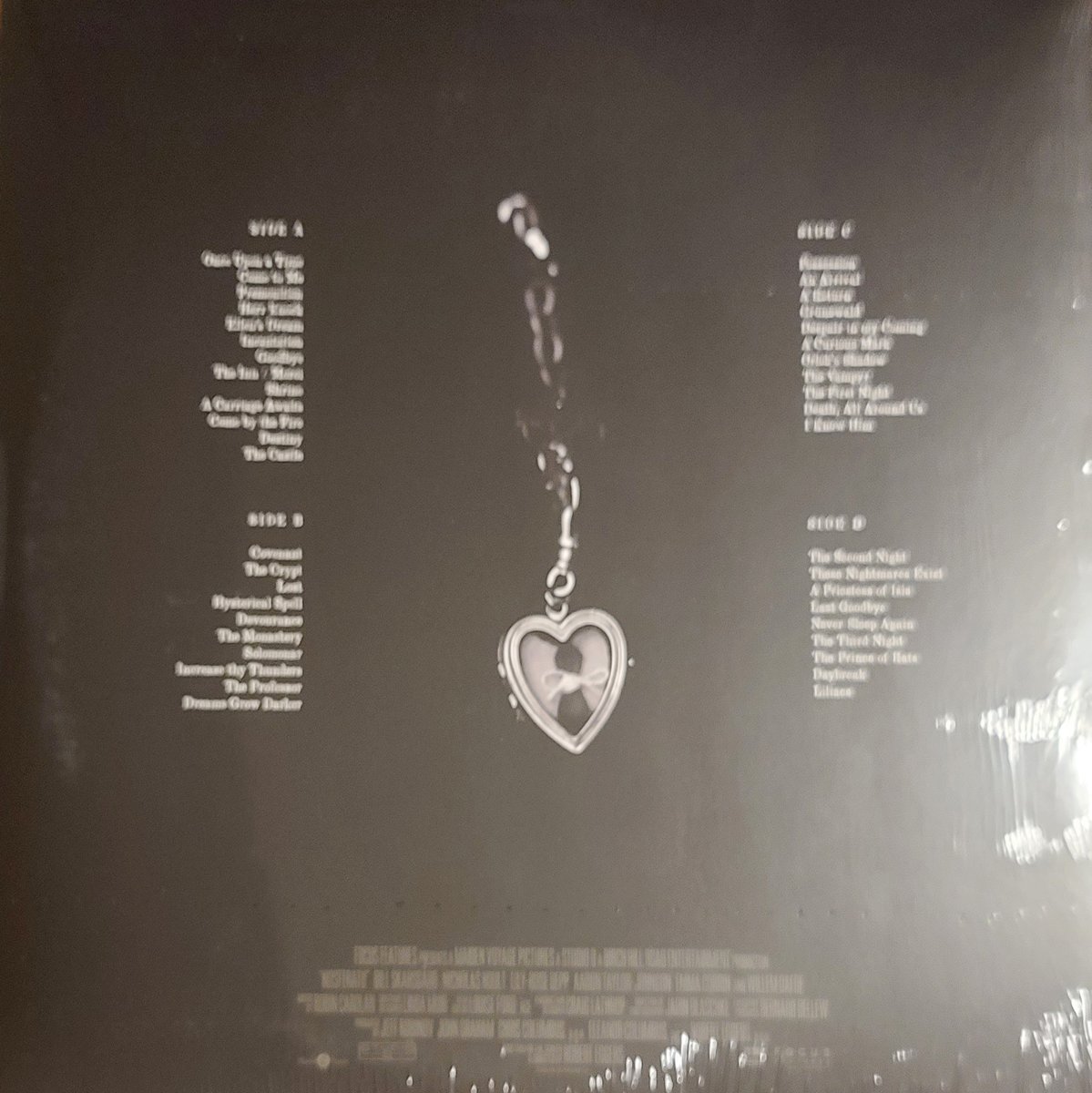 FearHQcom's tweet photo. Look what just arrived in the mail! Are you excited for #Nosferatu?! If you're a fan, you've got to check out the official soundtrack on #vynl!!! 😎
https://t.co/RnIT5cd4rs https://t.co/CdRFg3zd59