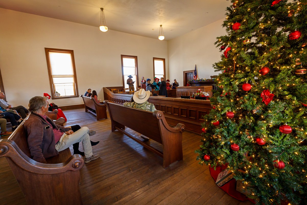 This holiday season, our state parks are brimming with festive cheer, and you’re invited to join the fun! From Victorian holiday traditions to Charles Dickens-style scavenger hunts, Santa sightings, a winter solstice celebration in the outdoors, and more! azstateparks.com/press/celebrat…