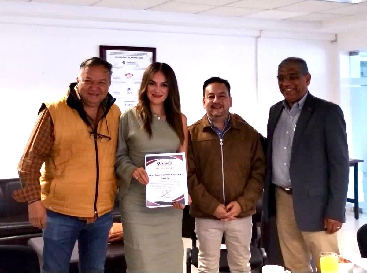 cmicgto's tweet photo. "Concluimos el Consejo Consultivo de Obra Pública 2024. Agradecemos al presidente Raúl Silva Araiza de CMIC y a la Dirección de Obra Pública por su trabajo conjunto, impulsando el desarrollo de León. ¡Juntos seguimos construyendo el futuro! 💪🏙️ @cmicgto https://t.co/ivazEbsSPU