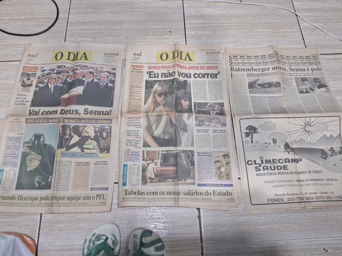 LecaValerio's tweet photo. Meus jornais da época,  eu era muito fã, assistíamos sempre as corridas #Senna #adrianegalisteu https://t.co/7XFptGOOPv