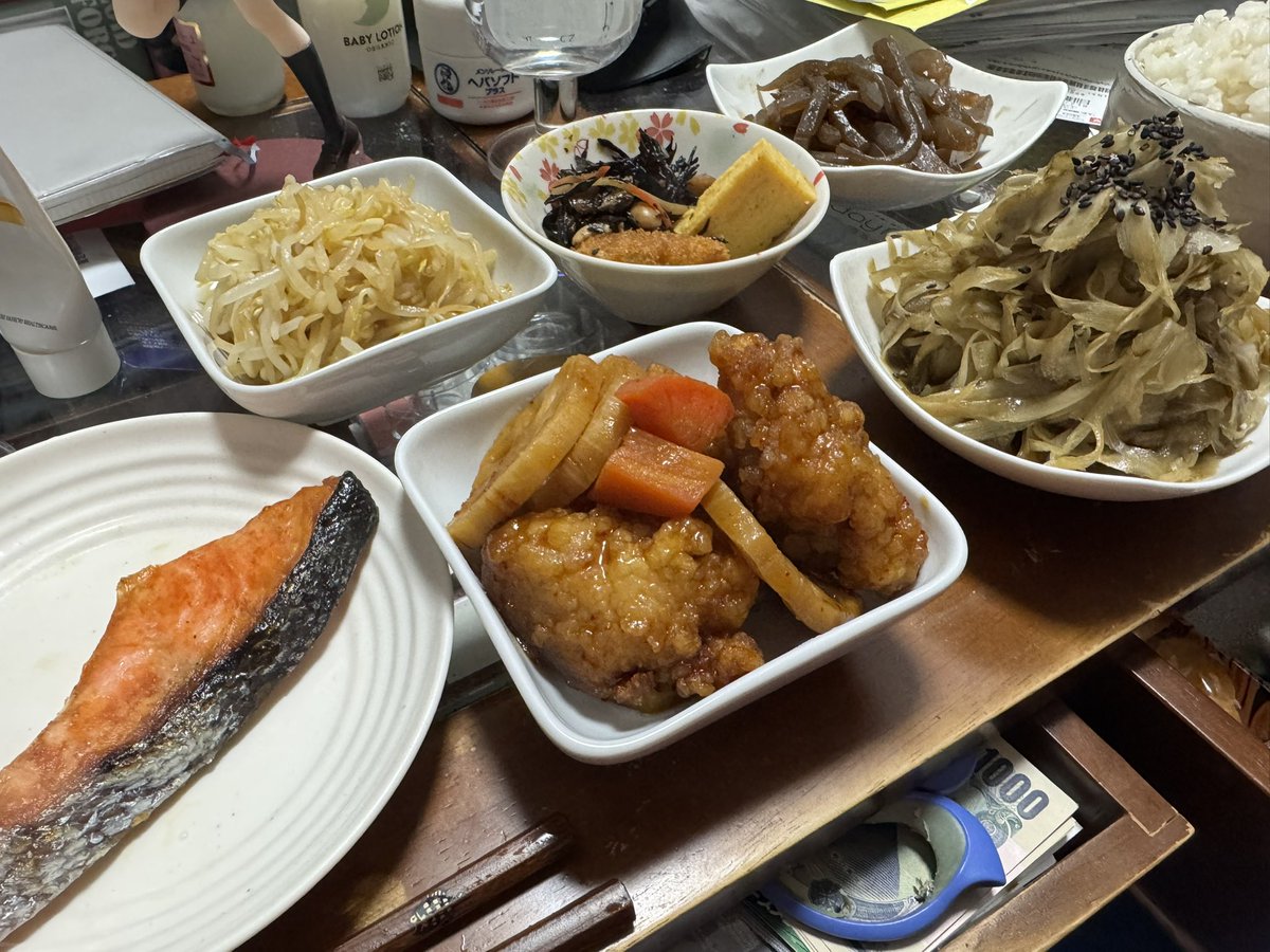 Cuisine310's tweet photo. おはようございます😃
今日もたくさん食べて元気で過ごしましょう!
#instfood #料理 #料理記録 #晩御飯 #おうちごはん #常備菜 #つくりおき #お酒 #ビール #つまみ #同棲ごはん #cooking #yummy #youtube https://t.co/tyqEhcCVBN
