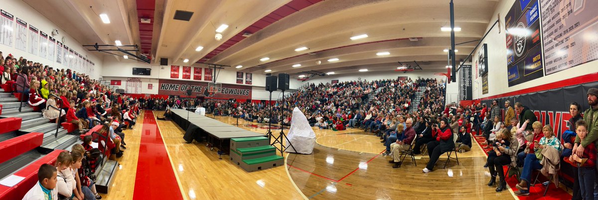 Packed house for the annual Elementary Holiday Show! 🎁🎄 K-2 students kicked things off with incredible energy. Big thanks to <a href="/collins_vocal/">Joyce Collins</a> and shoutout to the kids for their impressive reading skills! <a href="/chandler_ces/">Amy Chandler</a> <a href="/CESPrincipalAJ/">Jurasek</a>”