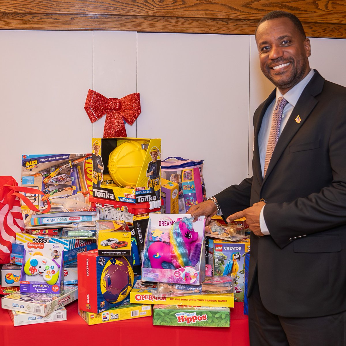 aquarionwater's tweet image. 🎁✨ A huge thank you to all Aquarion employees for their incredible generosity in supporting TEAM's Toys 4 Kids toy drive! Each holiday season, donations to TEAM, Inc. bring joy to nearly 2,000 children in our Connecticut communities. Together, we #MakeMagicHappen.