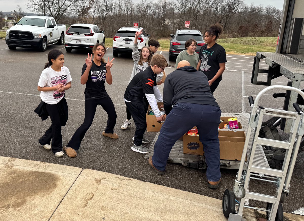 ✨ Students at <a href="/MillerRdgTweets/">Miller Ridge Elementary School</a> showed the true spirit of giving this holiday season! They collected 1,013 pounds of food for the Shared Harvest Food Pantry. These donations will provide more than 844 meals to families facing food insecurity in our community. #MiddieRising