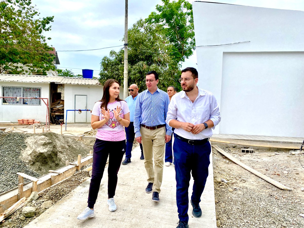 EducacionZ4_Ec's tweet photo. [ROCAFUERTE] En su visita a Manabí, el viceministro de Educación, @pepejos66, verificó el avance de obra que se ejecuta en el Centro de Educación Inicial Cruz Alcívar Marquínez🎨🎈, beneficiando a 169 estudiantes. La inversión supera los USD 70.000.

#ElNuevoEcuadorResuelve https://t.co/yrmN2i83Hs