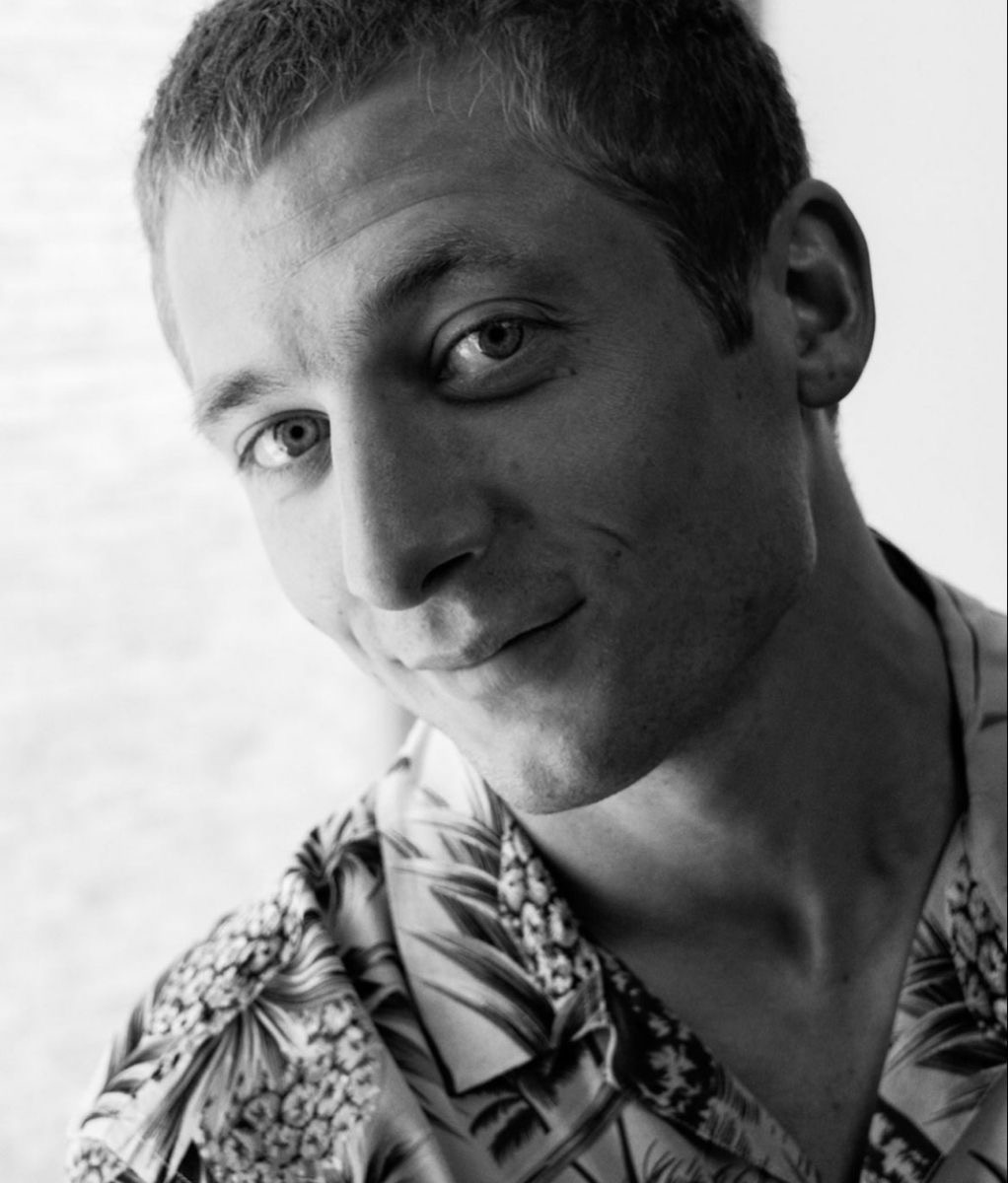 hourly jeremy allen white (@hourlyjaw) on Twitter photo 