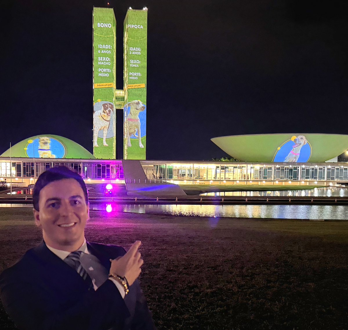 Pedi ao presidente do Senado para iluminar o Congresso de verde em homenagem aos milhões de animais abandonados no Brasil. A projeção desses animais que resgatamos simboliza a esperança de uma vida melhor para esses anjos.