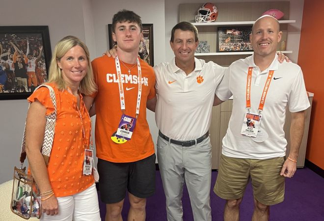 Ryan Wright (@ryanwrightrng) on Twitter photo Virginia 2026 4-star Connor Salmin <a href="/connorsalmin/">Connor Salmin</a> is a true vertical threat - 27 offers and counting. 10.44 speed!
si.com/high-school/vi… #AllIn #GoIrish #WeAre Virginia 2026 4-star Connor Salmin <a href="/connorsalmin/">Connor Salmin</a> is a true vertical threat - 27 offers and counting. 10.44 speed!
si.com/high-school/vi… #AllIn #GoIrish #WeAre