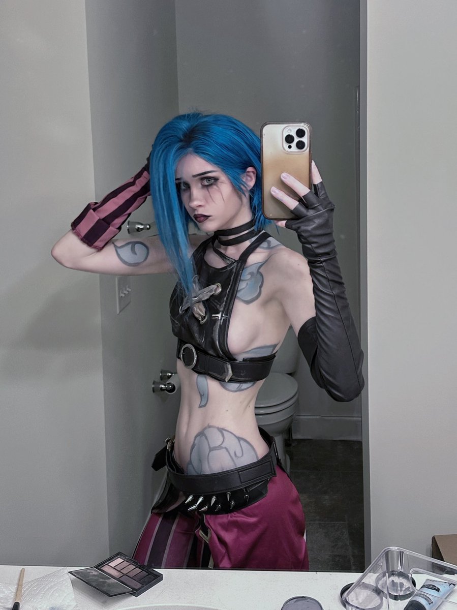 norafawn's tweet photo. jinx with short hair 💙 https://t.co/FjSJMApwYH