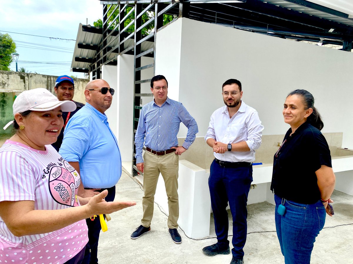 EducacionZ4_Ec's tweet photo. [ROCAFUERTE] En su visita a Manabí, el viceministro de Educación, @pepejos66, verificó el avance de obra que se ejecuta en el Centro de Educación Inicial Cruz Alcívar Marquínez🎨🎈, beneficiando a 169 estudiantes. La inversión supera los USD 70.000.

#ElNuevoEcuadorResuelve https://t.co/yrmN2i83Hs