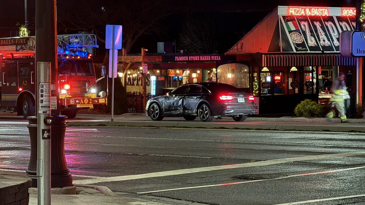 #New | DTE7439 | Collision
Niagara Falls Fire and Niagara Regional Police are responding to a t-bone collision at the intersection of Stanley Avenue and Dunn Street. At this time no injuries have been reported.