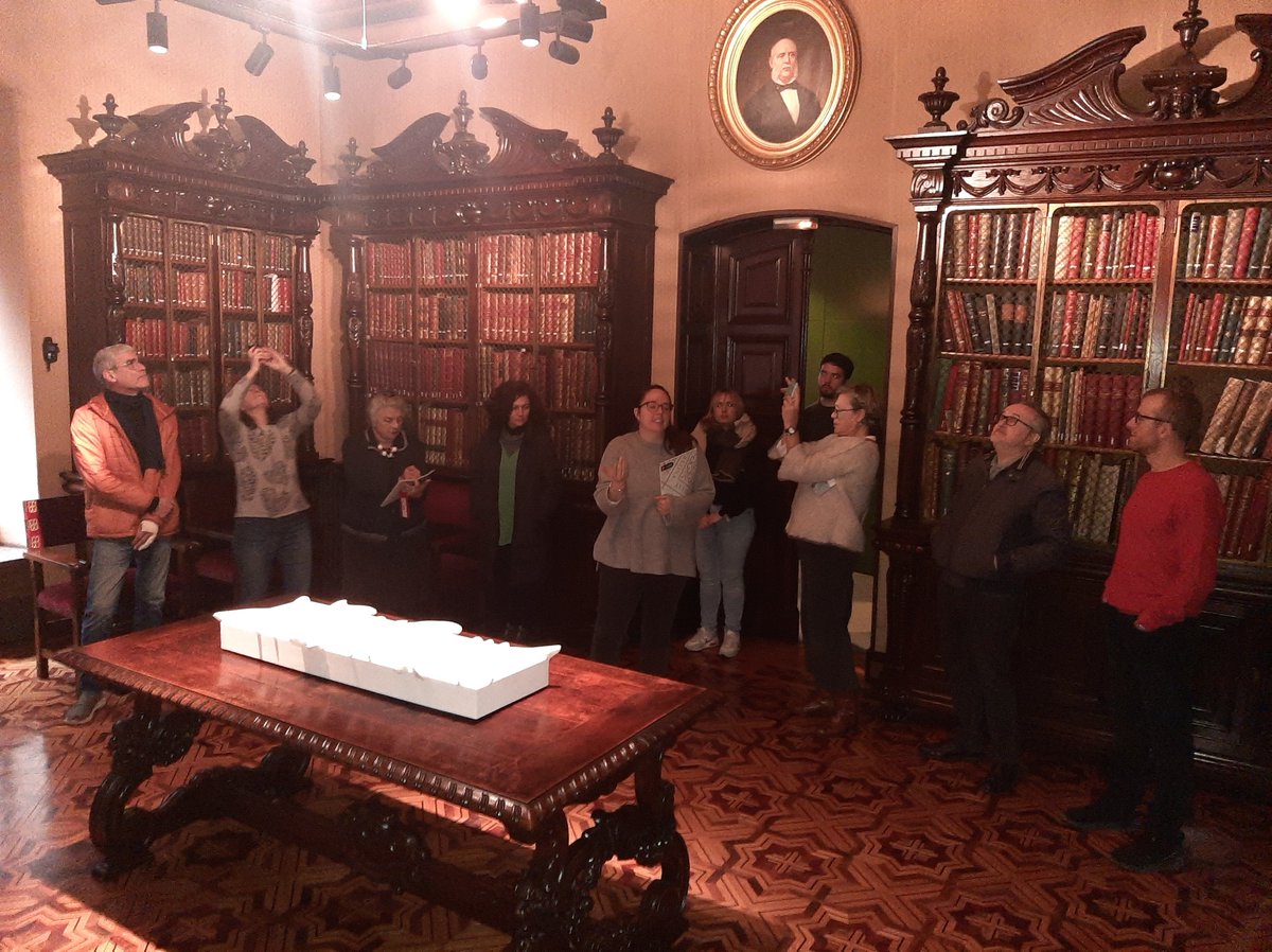 Manuscrits, mapes, plànols, dibuixos, gravats, cartells, goigs, testimonis orals, llibres, diaris, revistes... conformen els fons documentals, bibliogràfics i hemerogràfics de l’Arxiu Històric de la Ciutat de Barcelona. Avui l'hem visitat amb el <a href="/cobdc/">COBDC</a>, de la mà de #LauraFortuny.