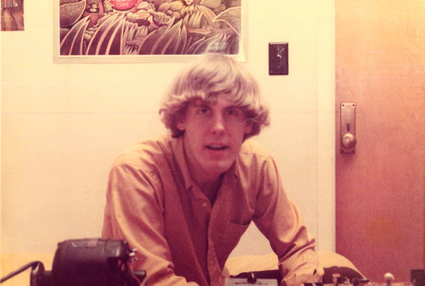 despertar's tweet photo. En 1975, un ingeniero de Kodak inventó la primera cámara digital.

Pudo haber cambiado la fotografía para siempre.

Pero Kodak la ocultó:

"Es linda, pero no se lo digas a nadie".

Lo que sucedió después es una de las lecciones más dolorosas en la historia de los negocios: https://t.co/EgKGEBSeQJ