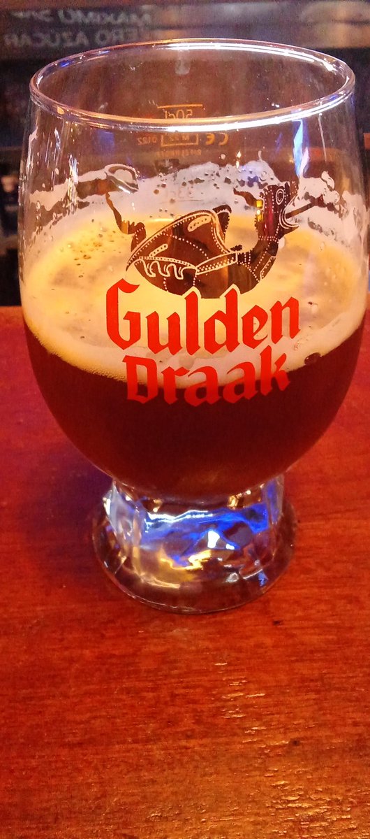 Todo es salir a tomar algo en verano, pero llega el frío y se convierte todo el mundo en gei hogareño.

Pues una Gulden Draak a vuestra vergüenza