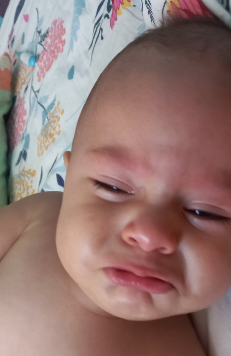 linafermar's tweet photo. Bronquitis alejate de mi bebe 😓😓 https://t.co/QC1qz0CaDO