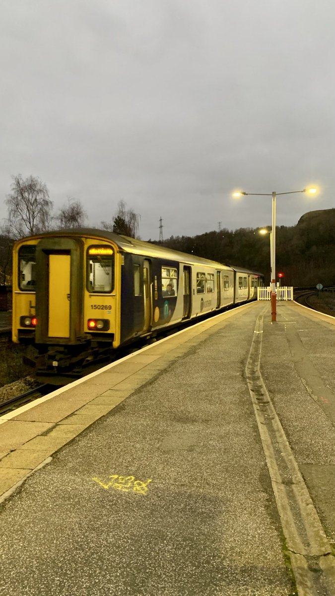 _KristianDB's tweet photo. And the last one of the day is the first i took today!! 150269 on its way to Bradford Interchange #CalderValleyLine #HalifaxStation #sprinter #dmu ⁦@northernassist⁩ 11/12/24 https://t.co/g7M5txK1jU