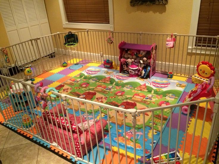 LittleManaMia's tweet photo. This with like 2 other littles and the daycare theme from five nights at Freddie’s playing softly in the background https://t.co/e60KO1BpZc