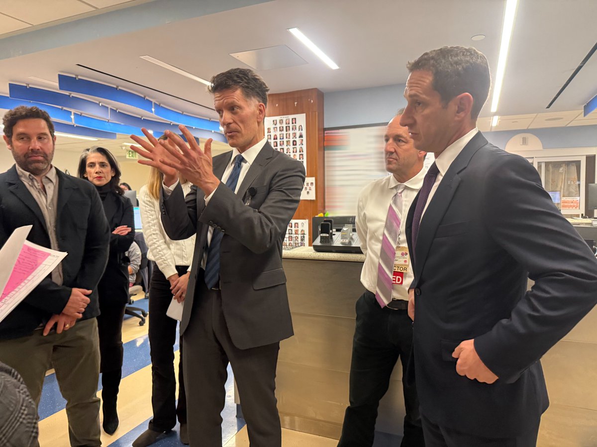 Today, our team at <a href="/SF_DPH/">SFDPH</a> @zsfgcare welcomed Mayor-elect <a href="/DanielLurie/">Daniel Lurie 丹尼爾·羅偉</a> and showed him the transformative and innovative programs and services there that are serving people experiencing substance use disorder, behavioral health emergencies, or people seeking everyday care – we are