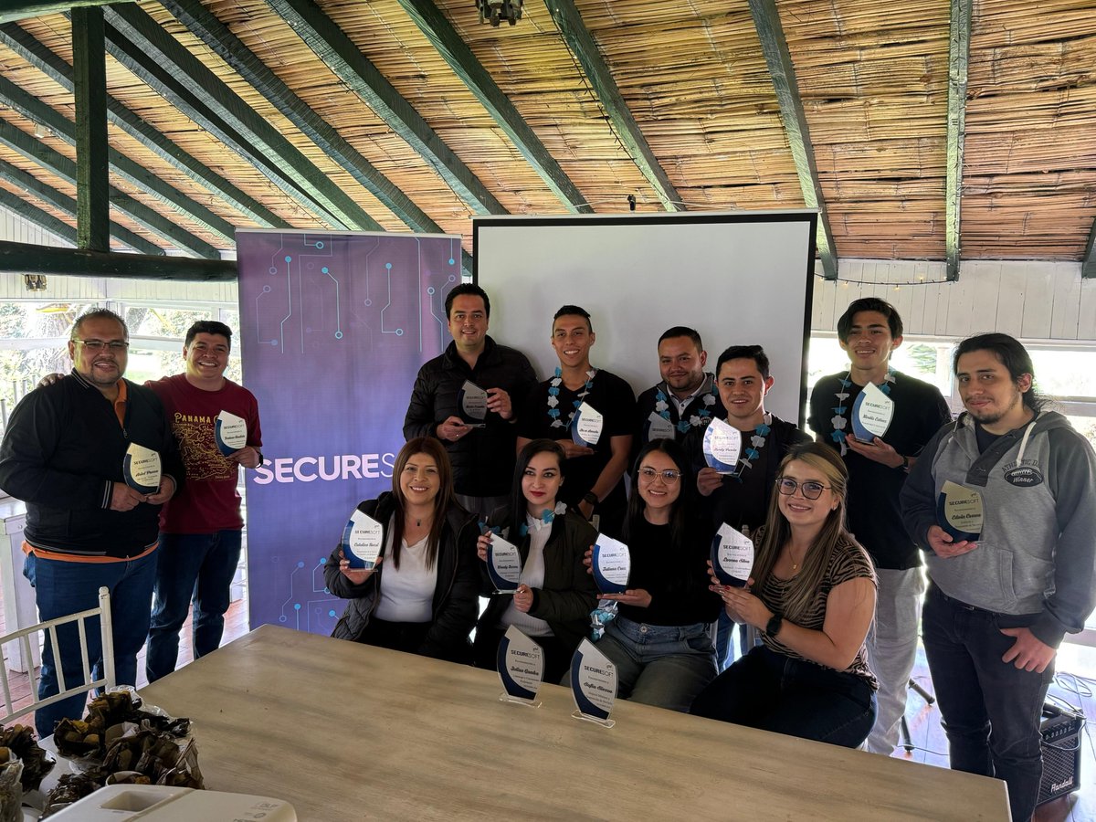 _SecureSoft's tweet photo. [ CELEBRACIÓN POR FIESTAS SS COLOMBIA ] MÁS CONECTADOS EN FAMILIA 🛡️✨
En Secure Soft Colombia, las fiestas de fin de año nos brindan la oportunidad de crear espacios de confraternidad y fortalecer los lazos dentro de nuestro equipo. https://t.co/nILsk3MeTR