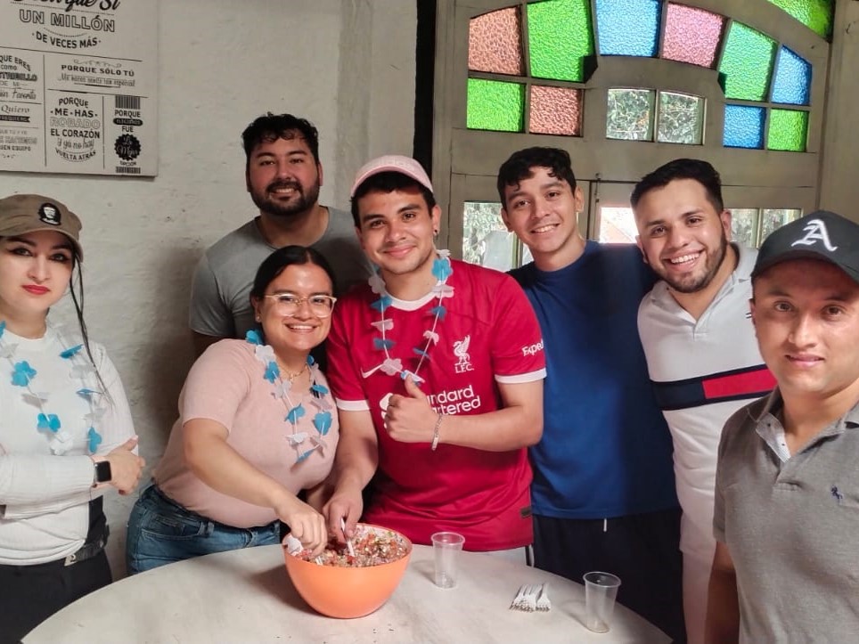 _SecureSoft's tweet photo. [ CELEBRACIÓN POR FIESTAS SS COLOMBIA ] MÁS CONECTADOS EN FAMILIA 🛡️✨
En Secure Soft Colombia, las fiestas de fin de año nos brindan la oportunidad de crear espacios de confraternidad y fortalecer los lazos dentro de nuestro equipo. https://t.co/nILsk3MeTR
