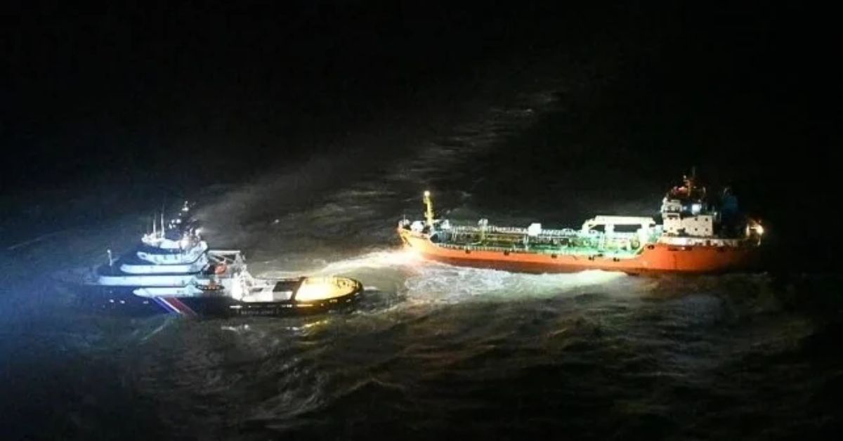 MarineInsight's tweet image. Tug Saves Product Tanker From Drifting Aground Off Brittany Coast Amidst Storm Durragh 

Read the news here 👉buff.ly/3BniCWt 

#Tug #Tanker #Maritime #MarineInsight #Merchantnavy #Merchantmarine #MerchantnavyShips